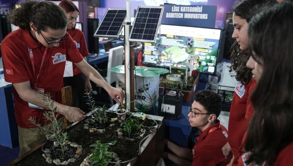 Kıbrıslı lise öğrencileri, verimliliği artıran akıllı tarım projeleriyle TEKNOFEST KKTC'de