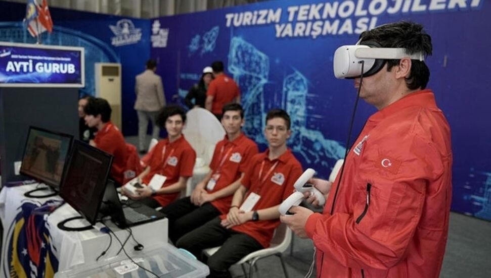 Kıbrıslı öğrencilerin sanal gerçeklik projesi, Bellapais Manastırı'nı TEKNOFEST ziyaretçileriyle buluşturuyor