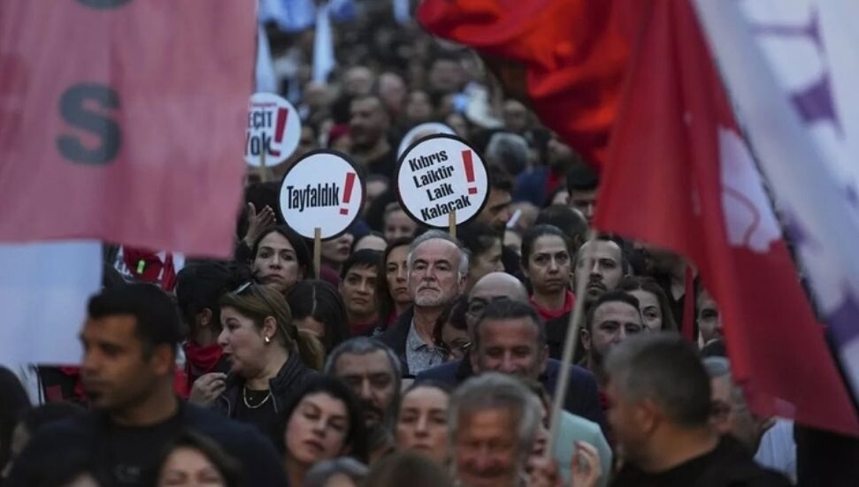 Öğretmen sendikalarına Türkiye’de bulunan KESK'ten destek
