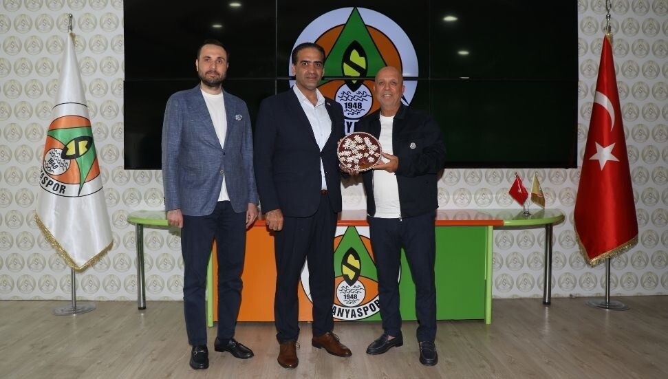 Bakan Gardiyanoğlu'ndan Alanyaspor Kulüp Başkanı Çavuşoğlu'na taziye ziyareti
