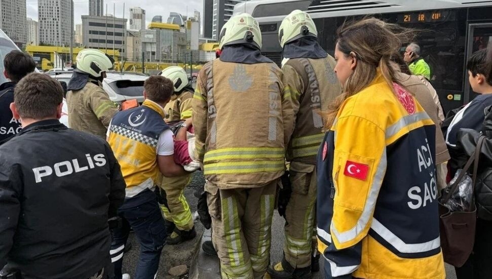 Beylikdüzü'nde metrobüs kazası: 1 ölü, 40 yaralı var!
