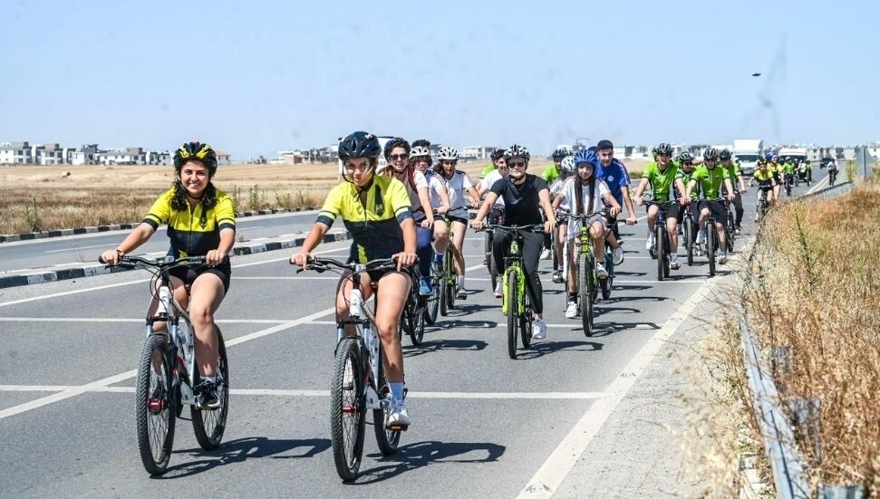 19 Mayıs etkinliklerinde öğrenciler ve öğretmenler pedal çevirdi