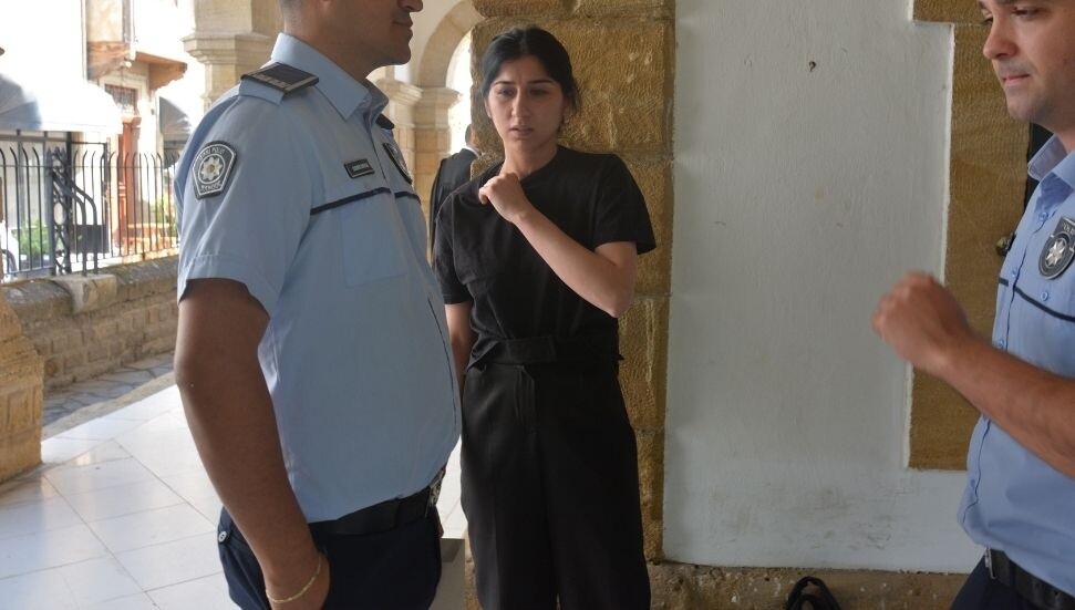 Alkollü araçla kazaya karıştığı ithamıyla, mahkemeye çıkan sürücünün ehliyetine el konuldu