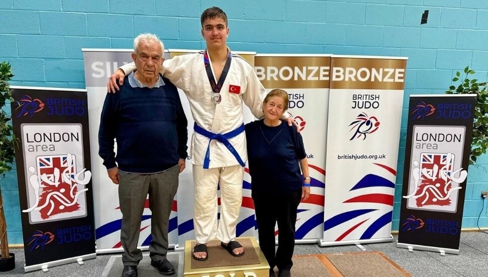 15 yaşındaki judocu Mert Mertoğlu, London Open’da iki kategoride gümüş madalya kazandı
