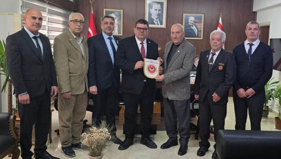 Maliye Bakanı Berova Mücahit Komutanları Derneği heyetini kabul etti
