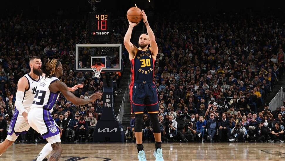 Stephen Curry, yine tarih yazdı: NBA'de 4 bin üçlük sayısına ulaşan başka bir oyuncu yok