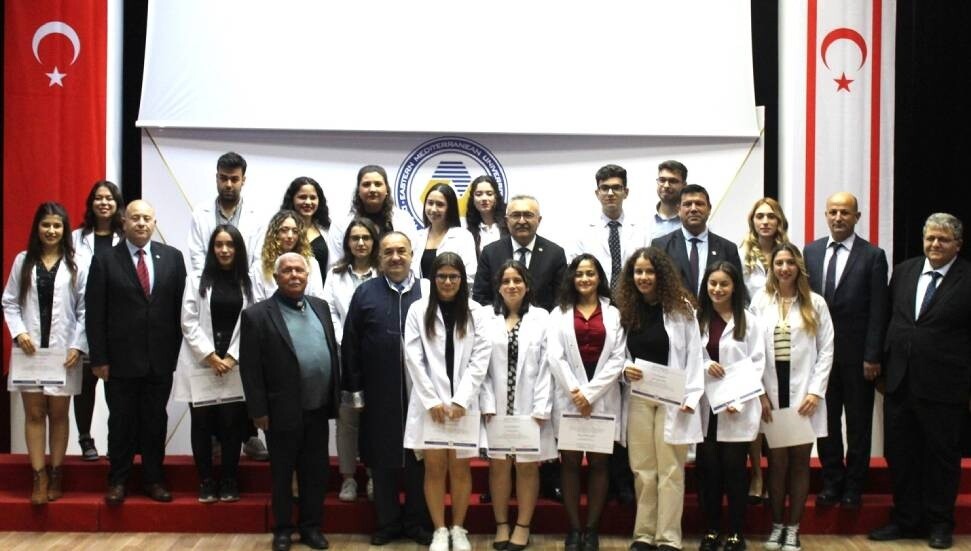 DAÜ Diş Hekimliği Fakültesi’nde Diş Hekimleri Günü ve Beyaz Önlük Giydirme Töreni düzenlendi