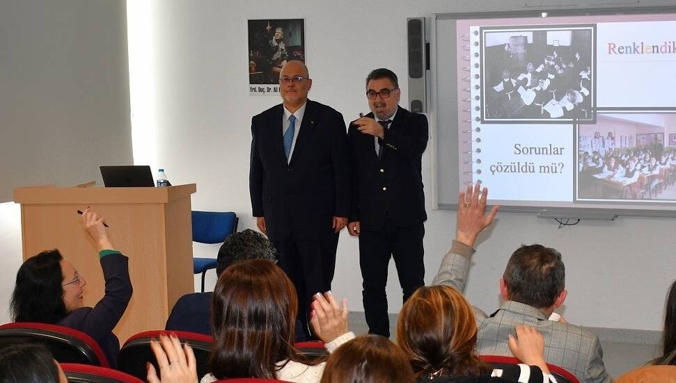 DAÜ'de öğretmenlere yönelik konferans dizisi gerçekleştirildi