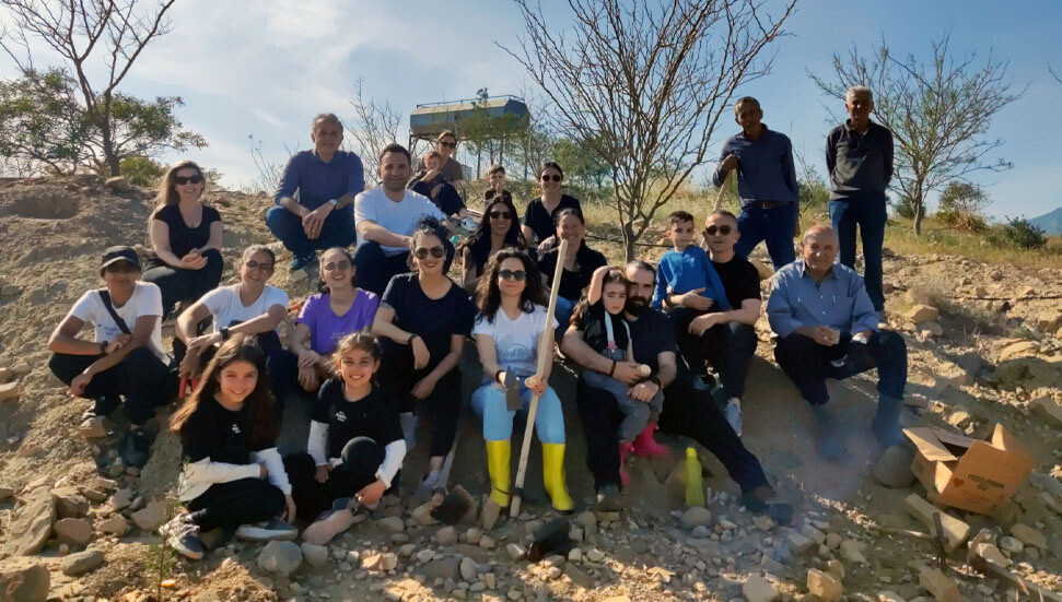 Tabipler Birliği, “daha yeşil bir Kıbrıs için” KTTB Ormanı’na fidan dikti