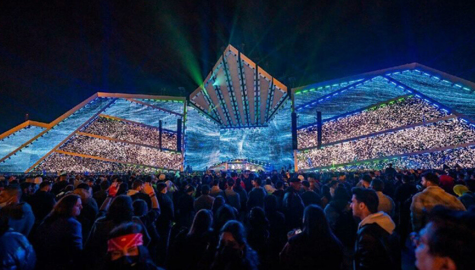 Suudi Arabistan’da değişim rüzgarı: Binlerce genç dans müzik festivalinde eğlendi