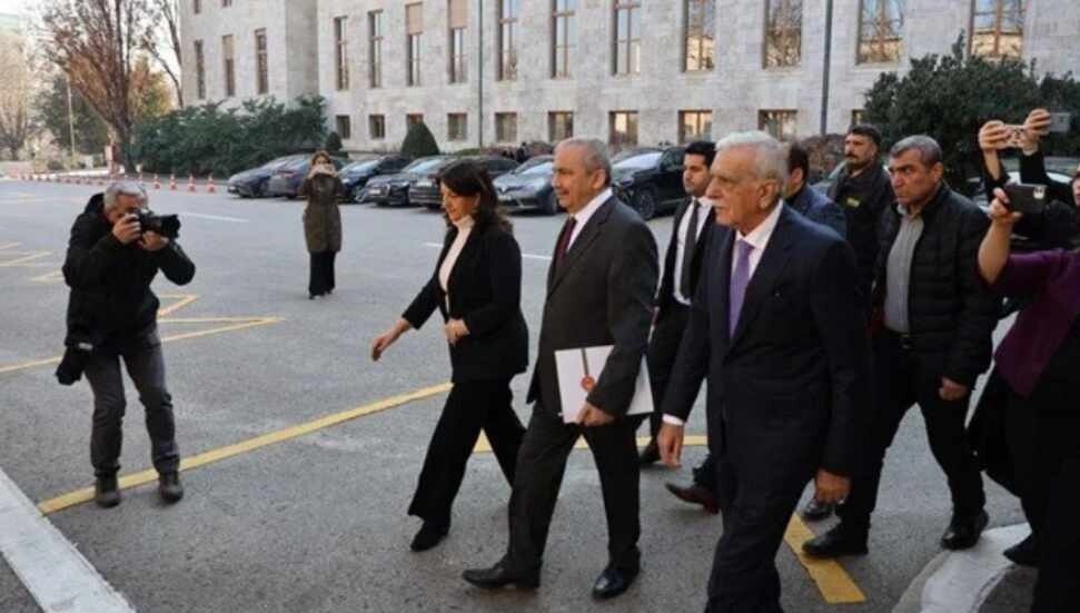 DEM Parti İmralı heyetinden Meclis’te temas: Kurtulmuş’la görüşme başladı, ikinci görüşme Bahçeli ile olacak