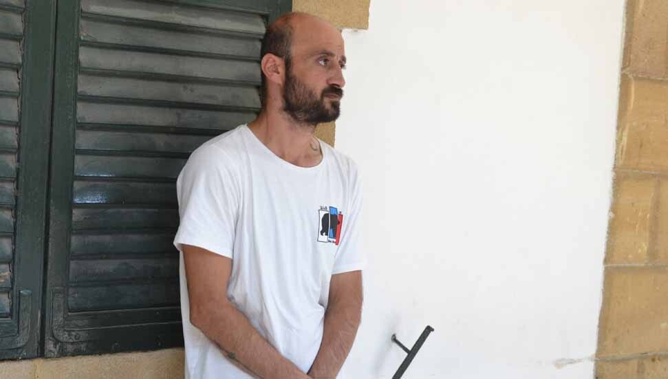 Hırsızlıkla suçlanan Derviş Hurma serbest bırakıldı, kimlik ve seyahat belgelerine el konuldu