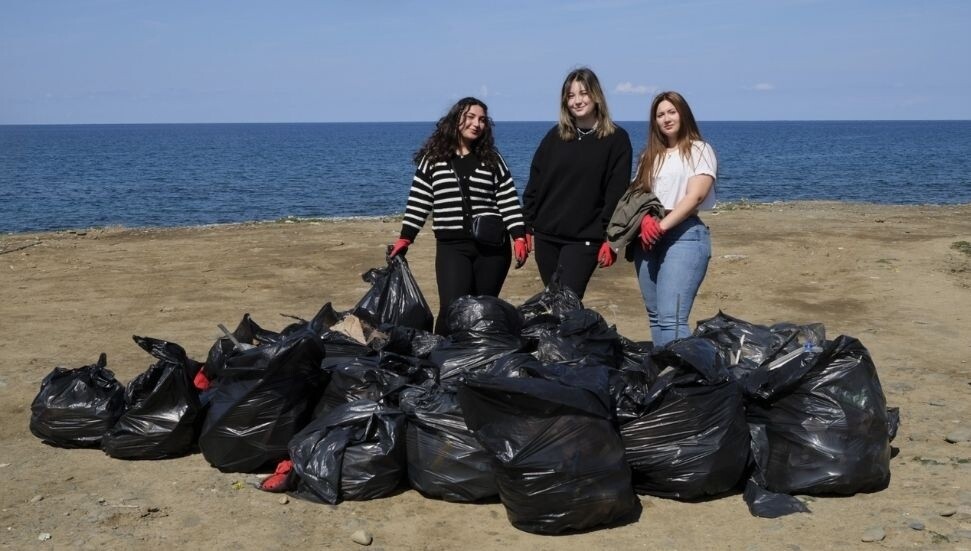 "Ayşe Tatile Çıktı" filmi için Lefke'de çevre temizliği yapıldı