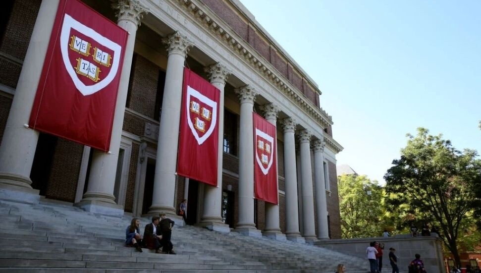 US Suspends Student Visa Processing as Harvard Protests cuts