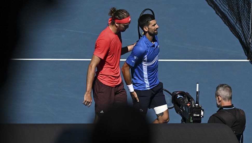 Avustralya Açık yarı finalinde Djokovic'in sakatlanması nedeniyle, Zverev finale çıktı