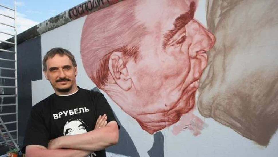 Öpüşen Brejnev-Honecker’i resmeden Dmitriy Brubel, hayatını kaybetti