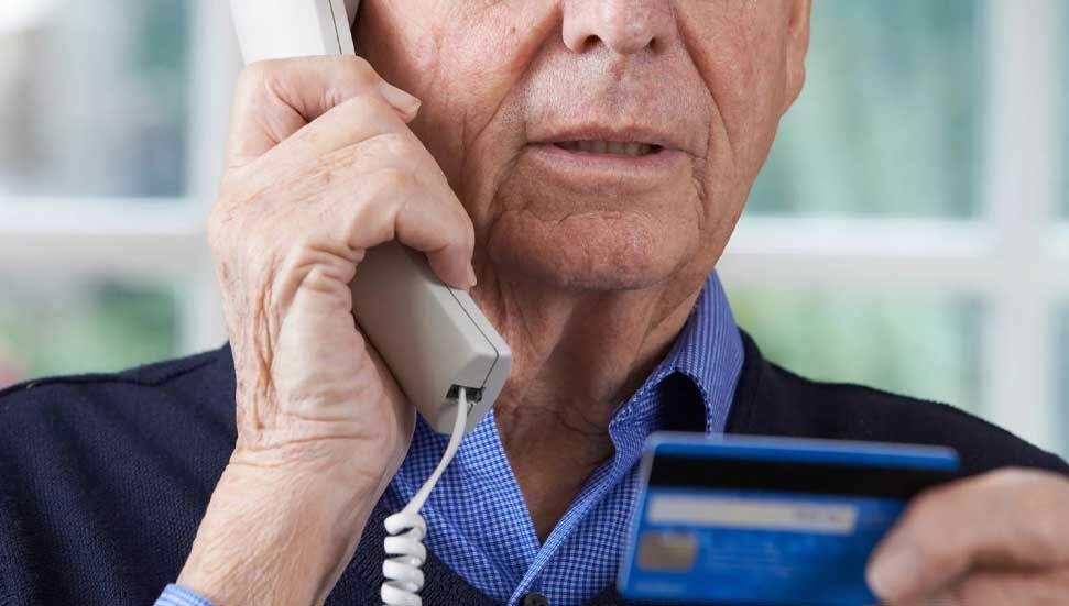 Güney Kıbrıs’ta 2 kişi siber dolandırıcıların kurbanı oldu