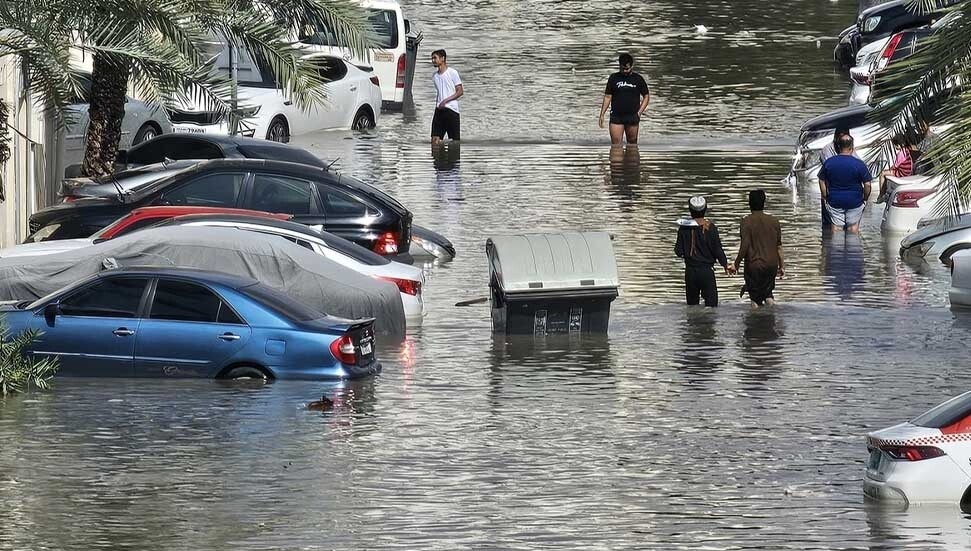 Çöl şehri Dubai'de sel felaketi: Nedeni bulut tohumlaması mı?