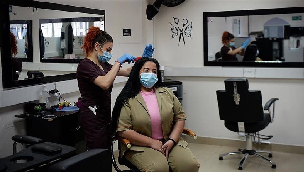 Kolombiya'da kadınlar hapishanesinin mahkumları meslek edinerek hayata tutunuyor