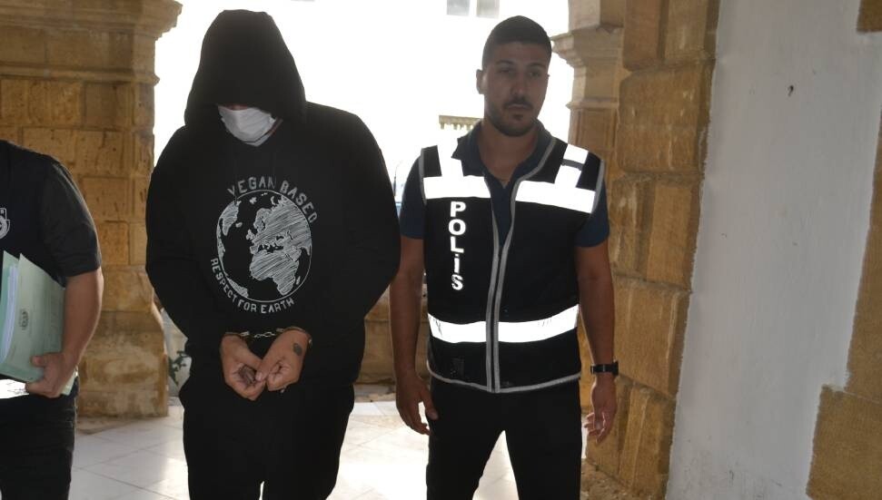 Sahte evrakla 520 bin sterlinlik satış yapan Enver Yücel’e 3 gün tutukluluk!