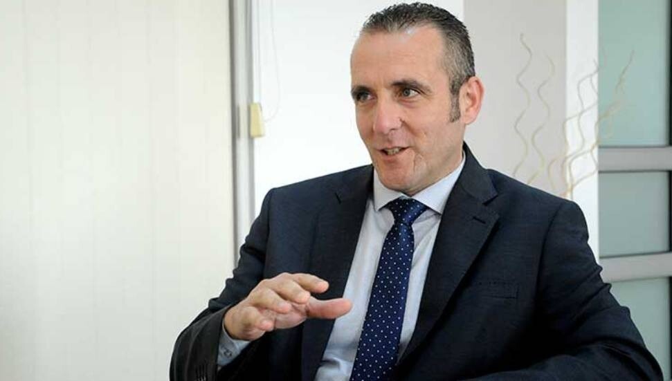 Ercan Poyraz açıkladı: Kuru otların bulunduğu arazide çıkan yangın, ormanlık alana ilerliyor!