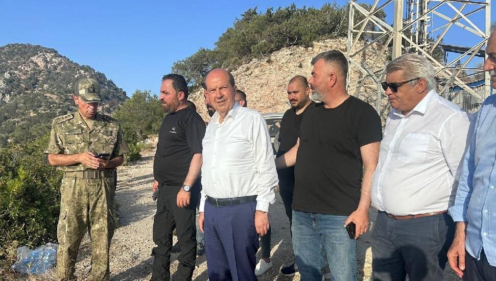 Cumhurbaşkanı Ersin Tatar yangın bölgesinde