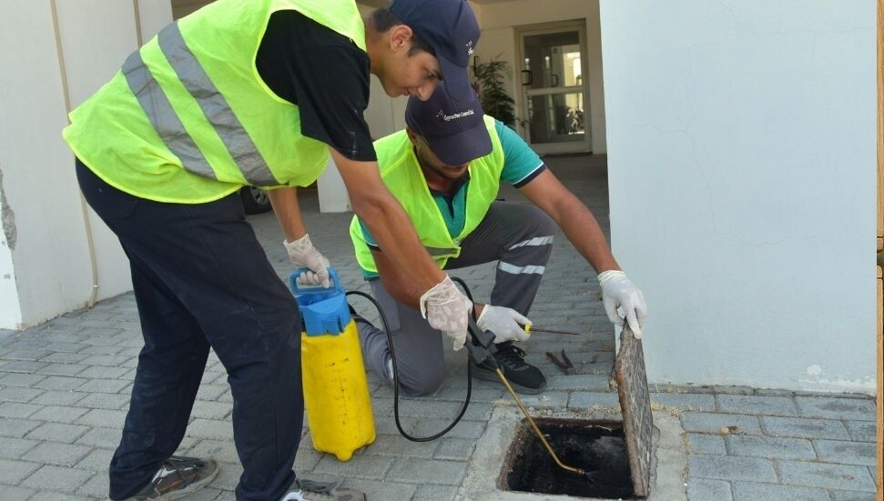 LTB hamamböceği ilaçlama çalışmalarını Taşkınköy’de sürdürüyor