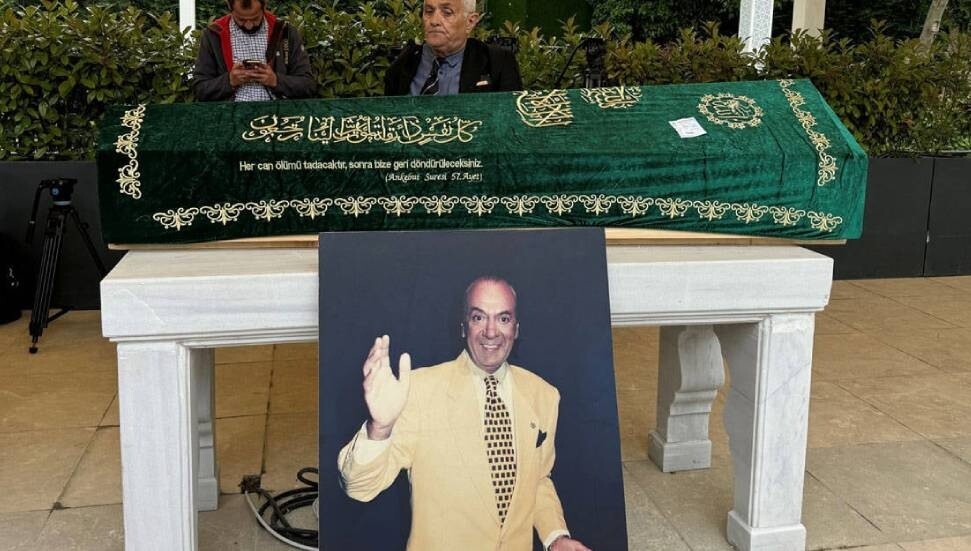 Sunucu Erkan Yolaç son yolculuğuna uğurlandı