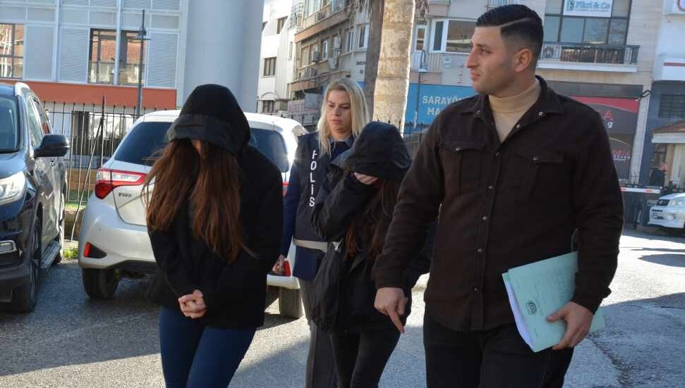 Mağazadan kıyafet çaldığı iddiasıyla tutuklanan zanlılar, teminatla serbest