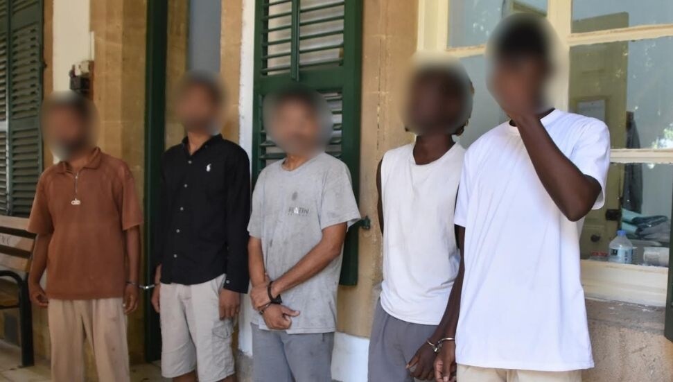 Lefkoşa ve Gönyeli’de izinsiz ikamet eden 11 kişi yeniden mahkemede: 8 gün daha tutuklu kalacaklar