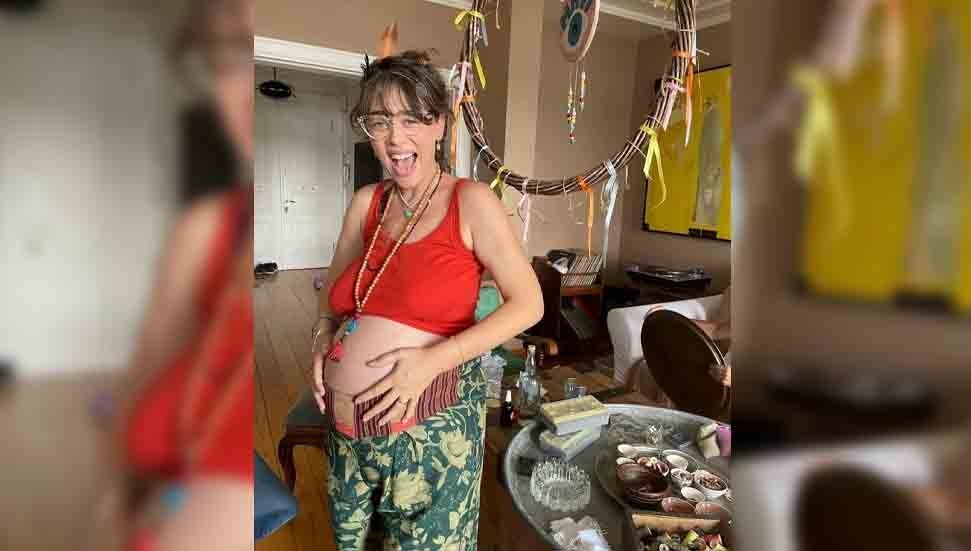 Demet Evgar anne oldu