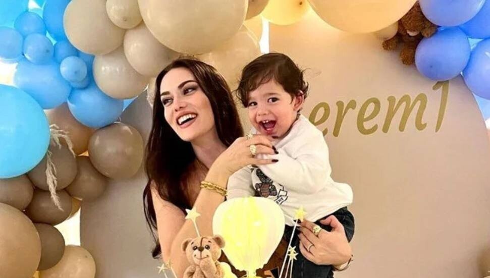 Fahriye Evcen'den "Çok aşığım" paylaşımı