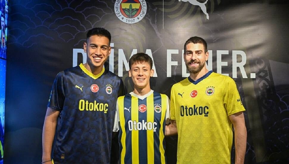 Fenerbahçe Futbol Takımı'nın 2023-2024 sezonda giyeceği formalar tanıtıldı 