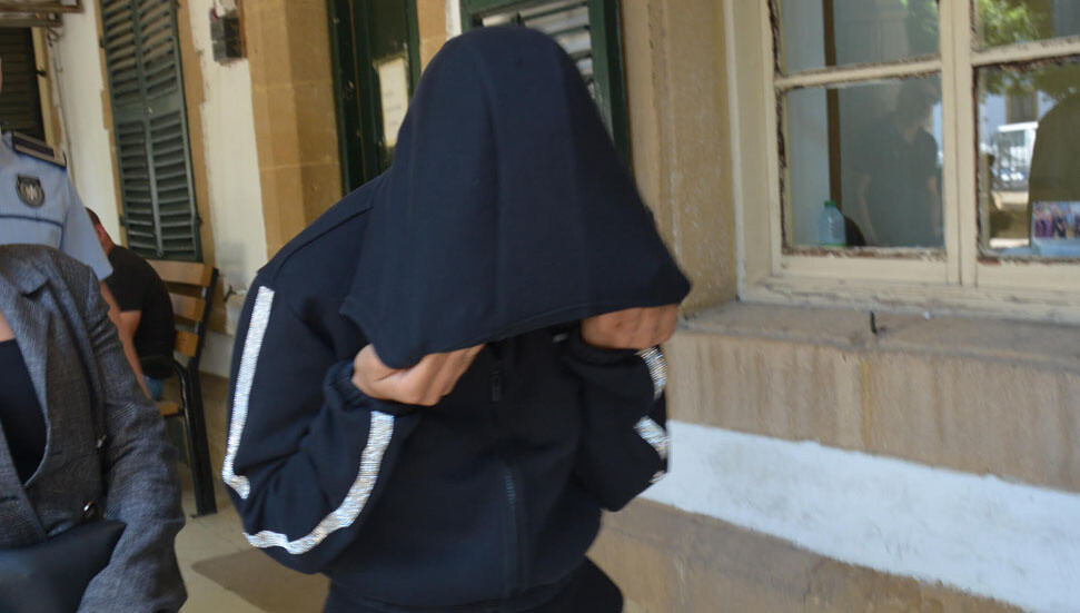 Eşini ezmekle itham edilen zanlı: Ben bir şey yapmadım, aracın önüne kendi atladı