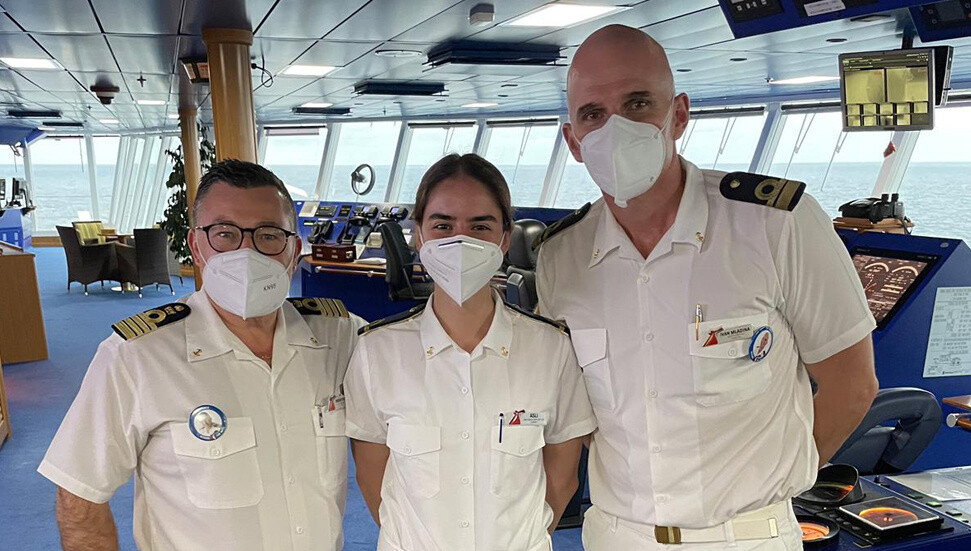 GAÜ mezunu Aslı Şen ilk Türk kadın zabiti oldu