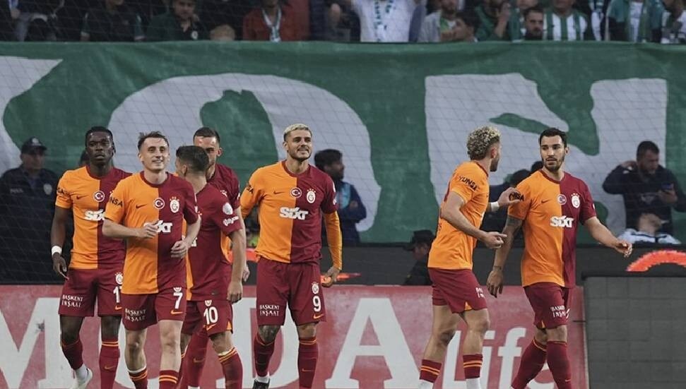 Galatasaray 2 isimden 50 milyon Euro bekliyor