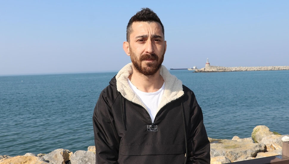 Enkazdaki yardım çağrısını duyan belediye görevlisi, anne kızın kurtulmasını sağladı