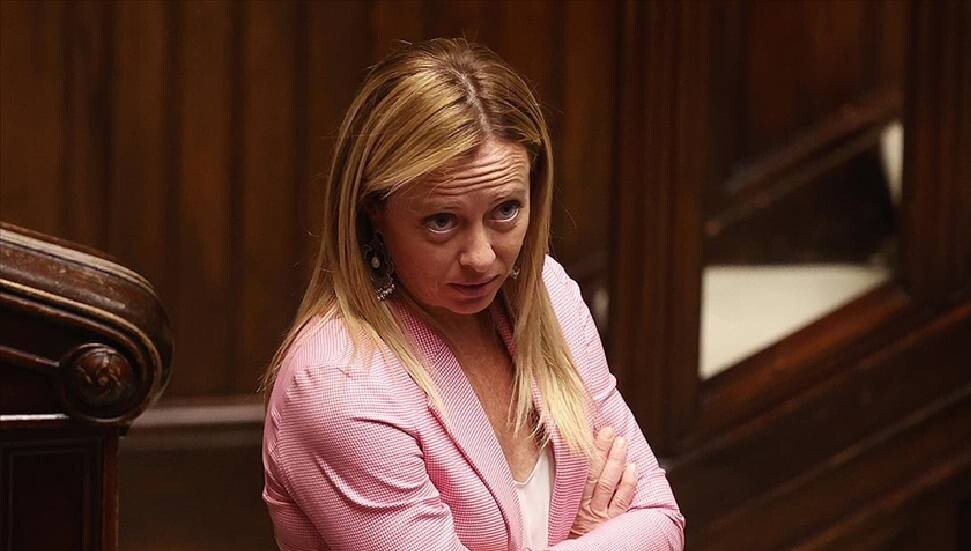 İtalya’da kadın siyasetçilerin fotoğrafları yetişkin sitesine kondu