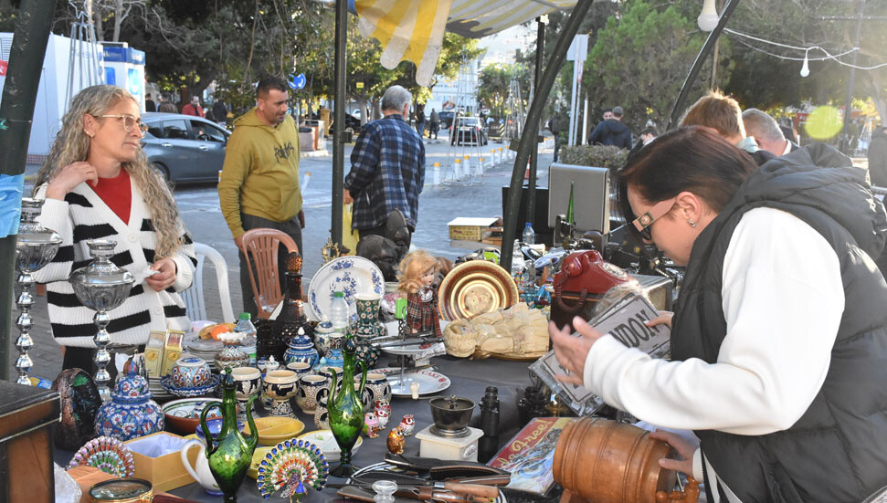 Girne'de Vintage & Antika Pazarı düzenlendi: İlk kez kitap değişim standı yer aldı