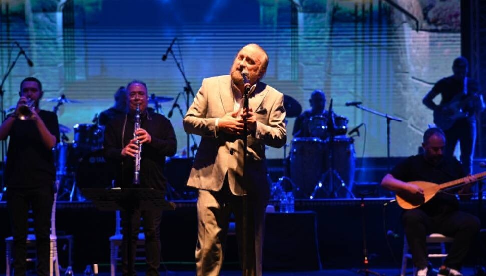 Girne'de Volkan Konak rüzgarı esti