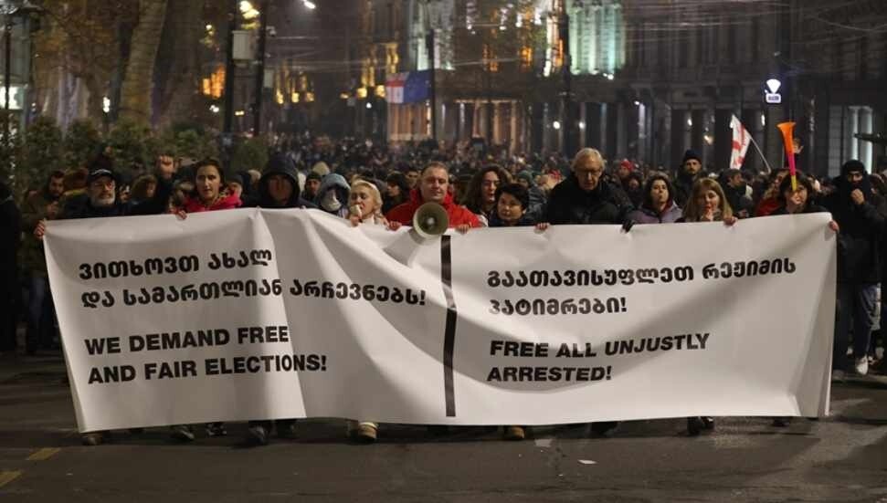 Gürcistan'da süren AB yanlısı gösterilerde parlamento seçimlerinin yenilenmesi istendi