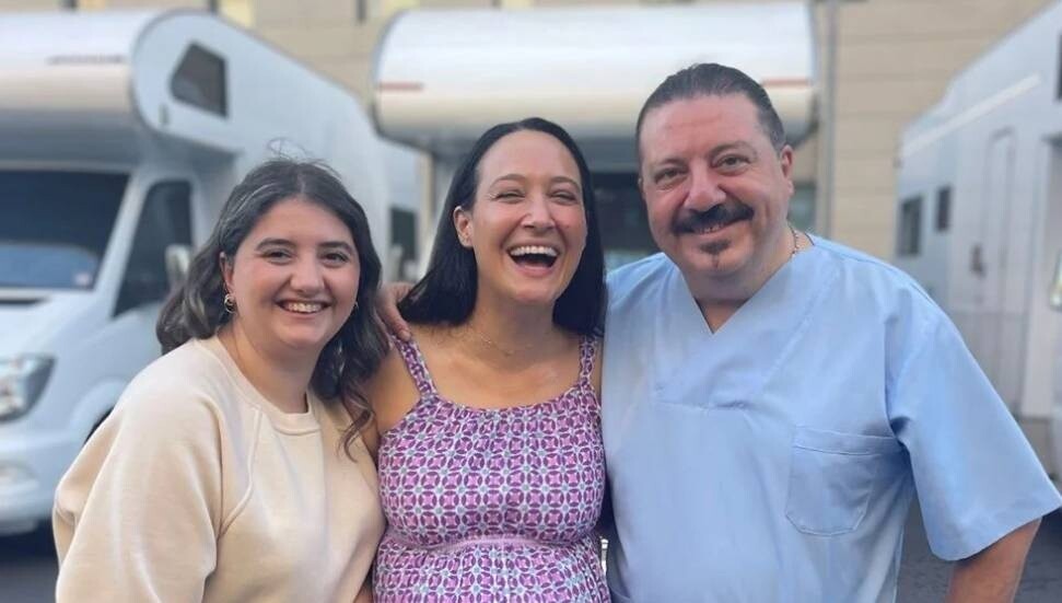 Gupse Özay gerçek hayattaki doğum doktoruyla kamera karşısına geçti 