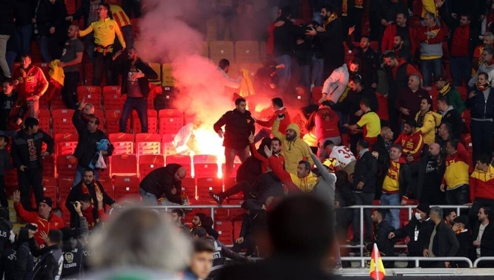 Göztepe-Altay maçında tribüne fişek atan sanığa 15 yıl hapis