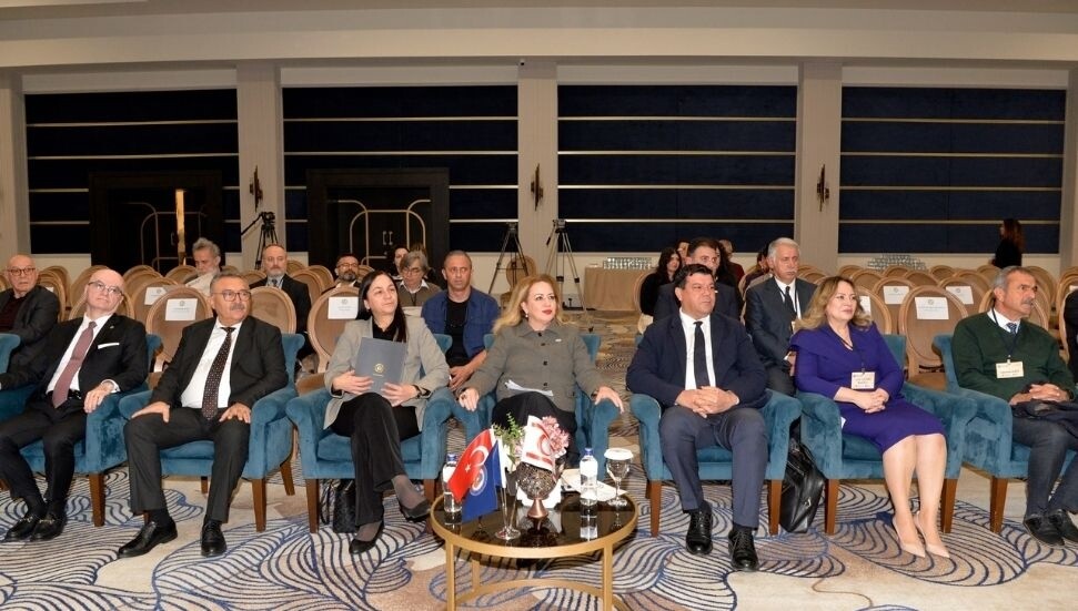 Sibel Tatar, "Mülkiyeli Şair Cemal Süreyya Sanat ve Siyaset Çalıştayı"nın açılışında konuştu