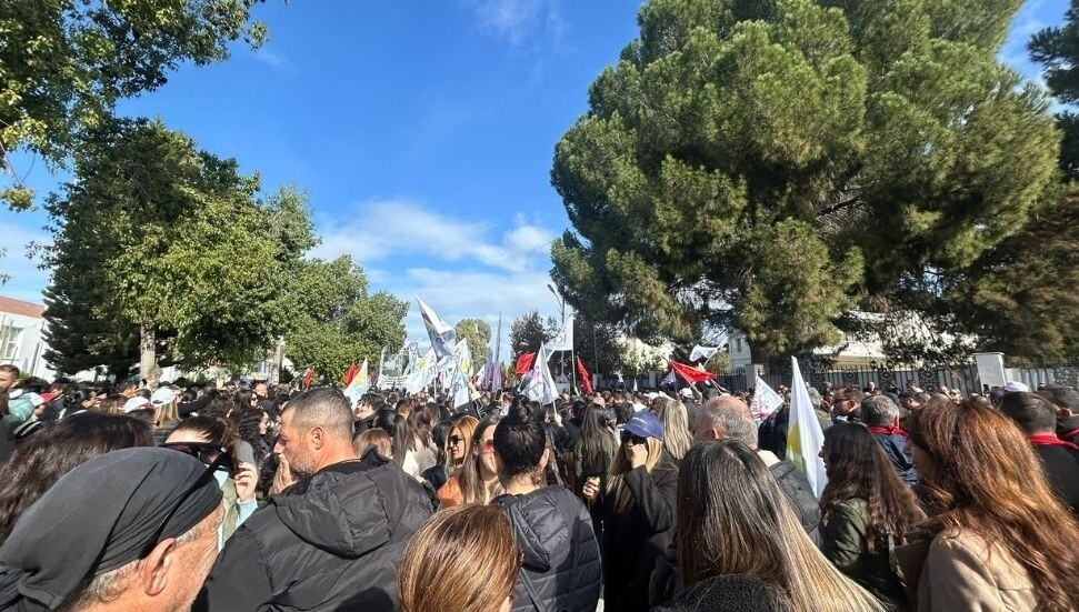 Sendikalar grevi Meclis önüne taşıyor