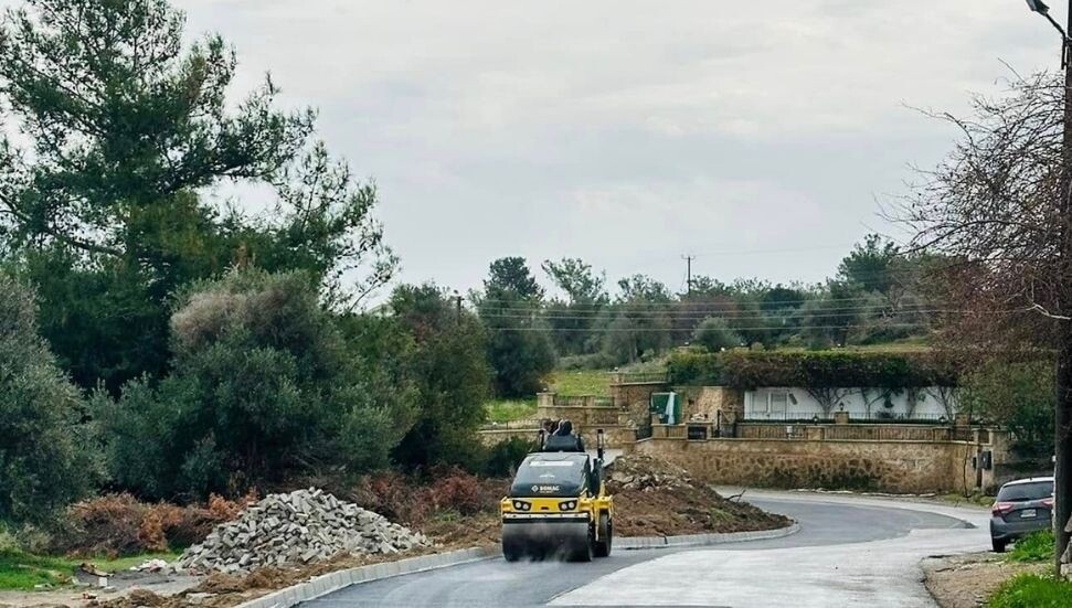 Eski Ozanköy-Çatalköy yolu araçlar için güvenli hale getirildi, sıra yayalarda