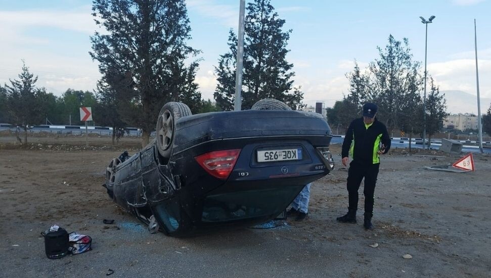 Lefkoşa'da kaza: Bordür taşlarına çarpıp takla attı, şans eseri yaralanan olmadı