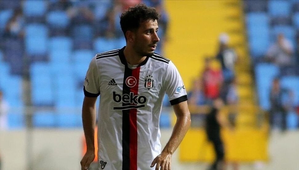 Türkiye'nin eski milli futbolcusu Oğuzhan Özyakup, 31 yaşında futbola veda etti
