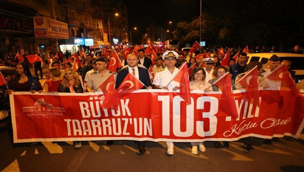 Hala Sultan İlahiyat Koleji öğrencileri Zafer Bayramı Fener Alayı’na katıldı