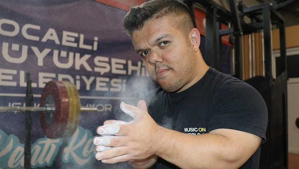 Engelli halterci, ağırlığının 3 katından fazlasını kaldırarak Dünya Şampiyonası'na hazırlanıyor